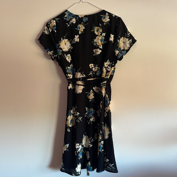 Nordstrom - Lush - Beautiful black floral dress size Small - Picture 7 of 7